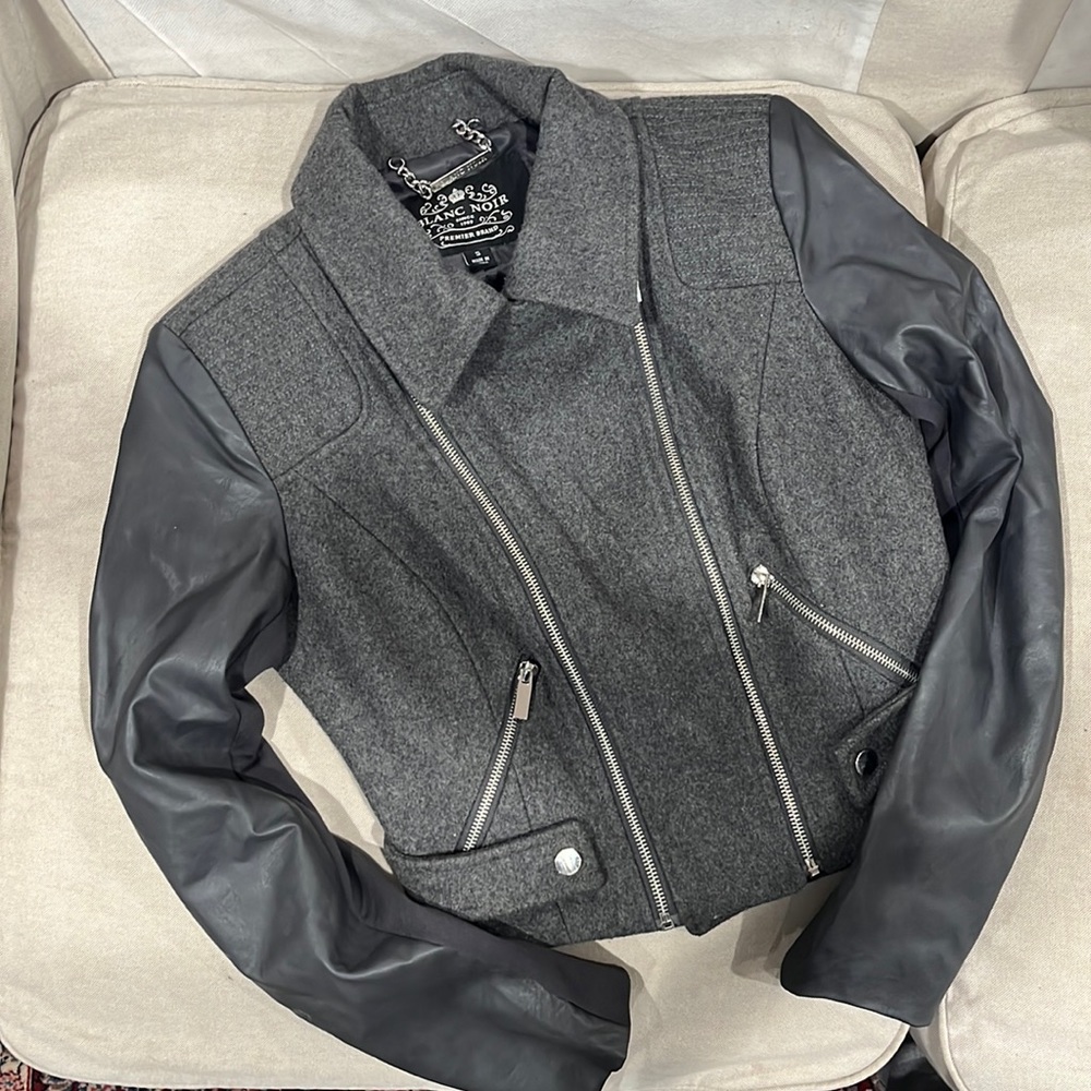 Great fun lined warm jacket w/zippers & pockets   Wear with jeans or a skirt!